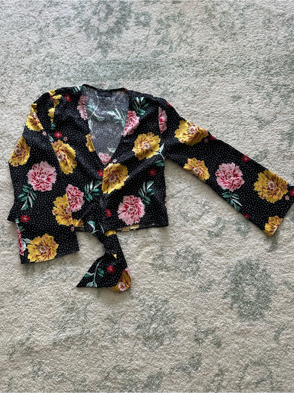 Women’s flowy feminine tie-front crop top
